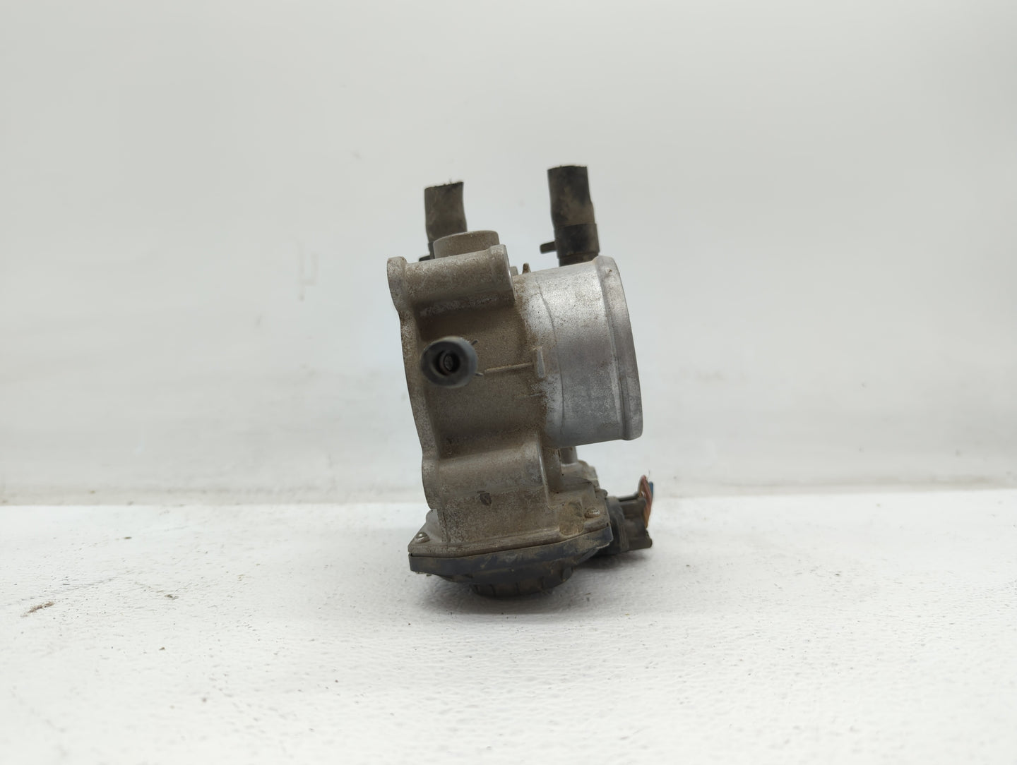 2012-2019 Kia Rio Throttle Body P/N:35100-2B300 Fits Fits 2012 2013 2014 2015 2016 2017 2018 2019 OEM Used Auto Parts - Oemu