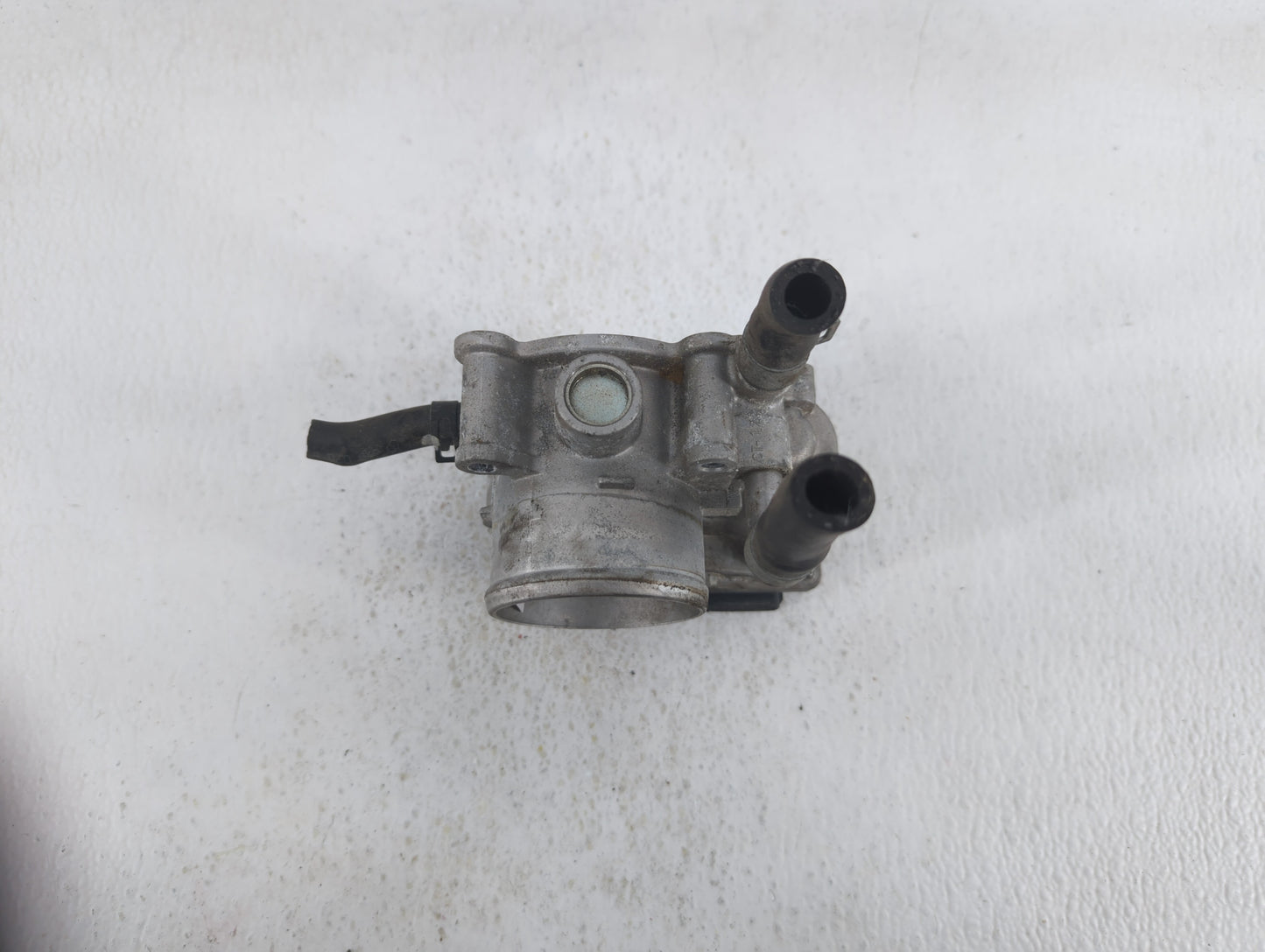 2012-2019 Kia Rio Throttle Body P/N:35100-2B300 Fits Fits 2012 2013 2014 2015 2016 2017 2018 2019 OEM Used Auto Parts - Oemu
