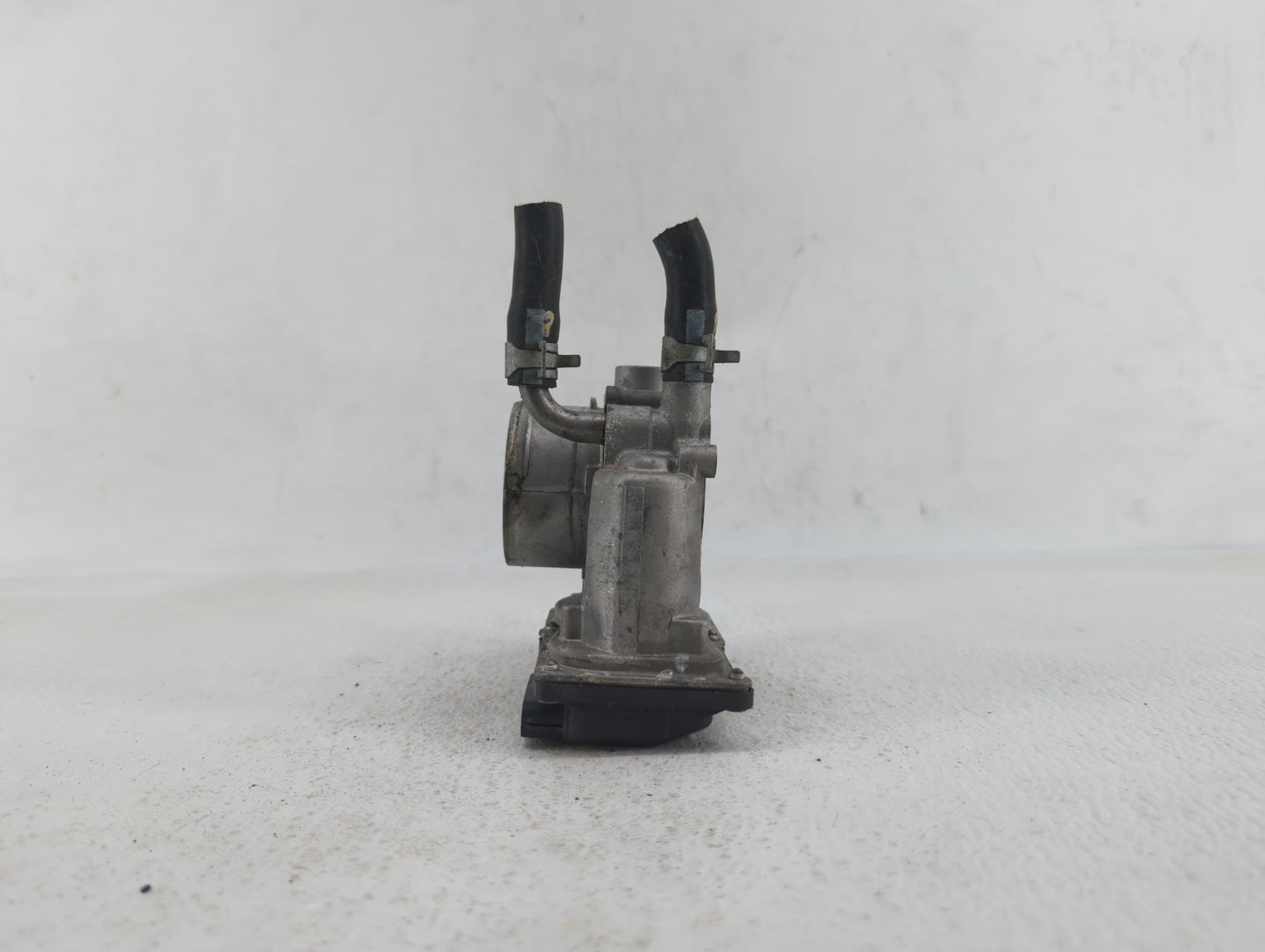 2012-2019 Kia Rio Throttle Body P/N:35100-2B300 Fits Fits 2012 2013 2014 2015 2016 2017 2018 2019 OEM Used Auto Parts - Oemu