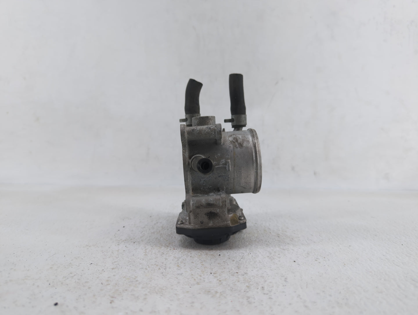 2012-2019 Kia Rio Throttle Body P/N:35100-2B300 Fits Fits 2012 2013 2014 2015 2016 2017 2018 2019 OEM Used Auto Parts - Oemu