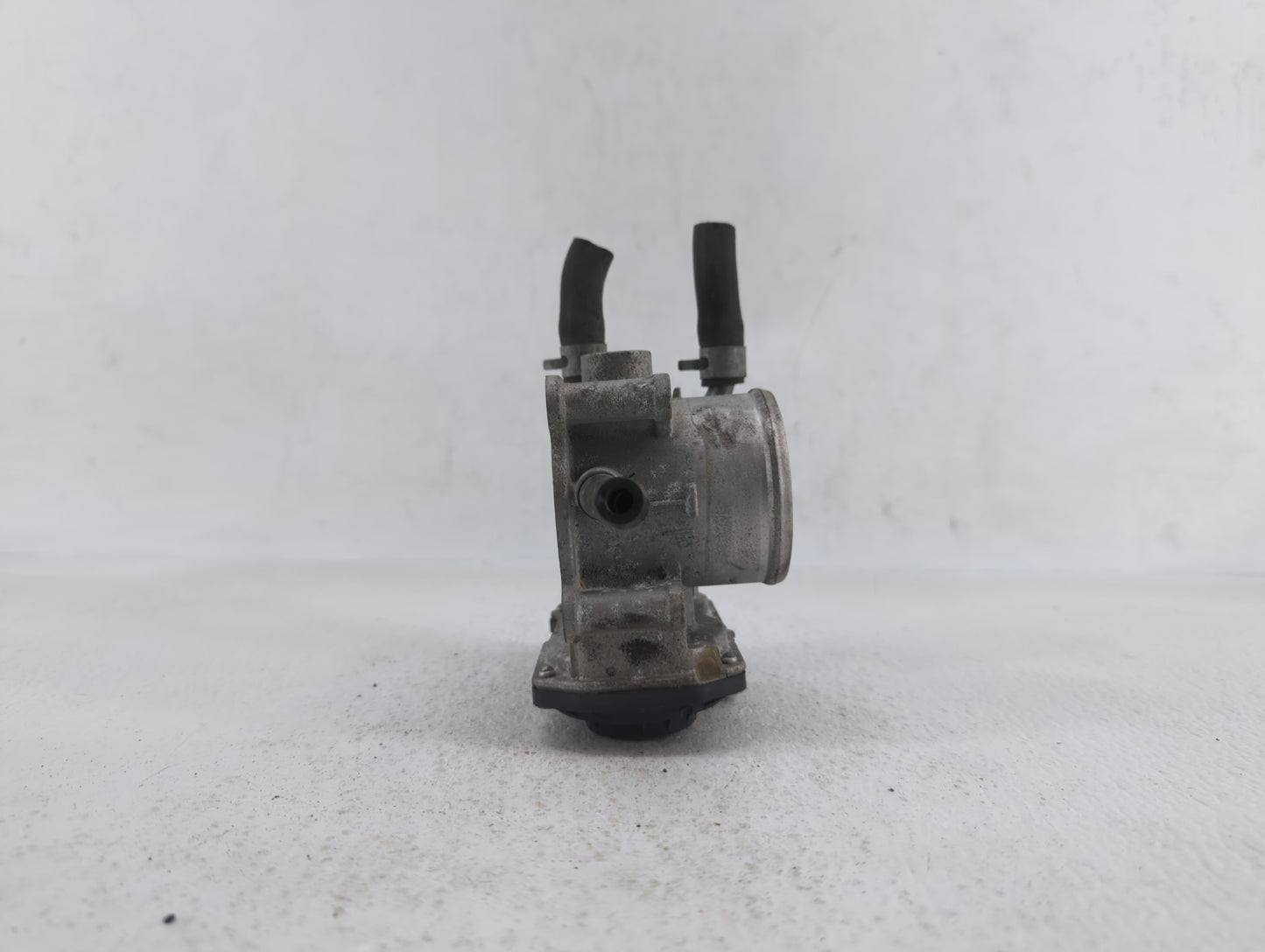 2012-2019 Kia Rio Throttle Body P/N:35100-2B300 Fits Fits 2012 2013 2014 2015 2016 2017 2018 2019 OEM Used Auto Parts - Oemu