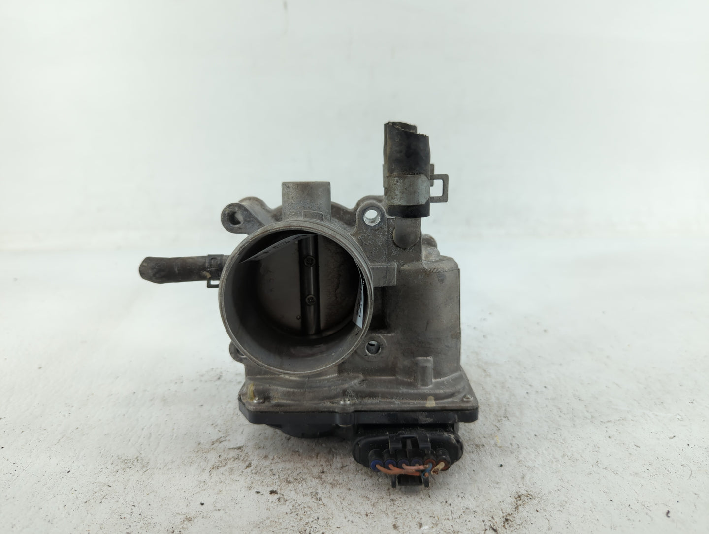 2012-2019 Kia Rio Throttle Body P/N:35100-2B300 Fits Fits 2012 2013 2014 2015 2016 2017 2018 2019 OEM Used Auto Parts - Oemu