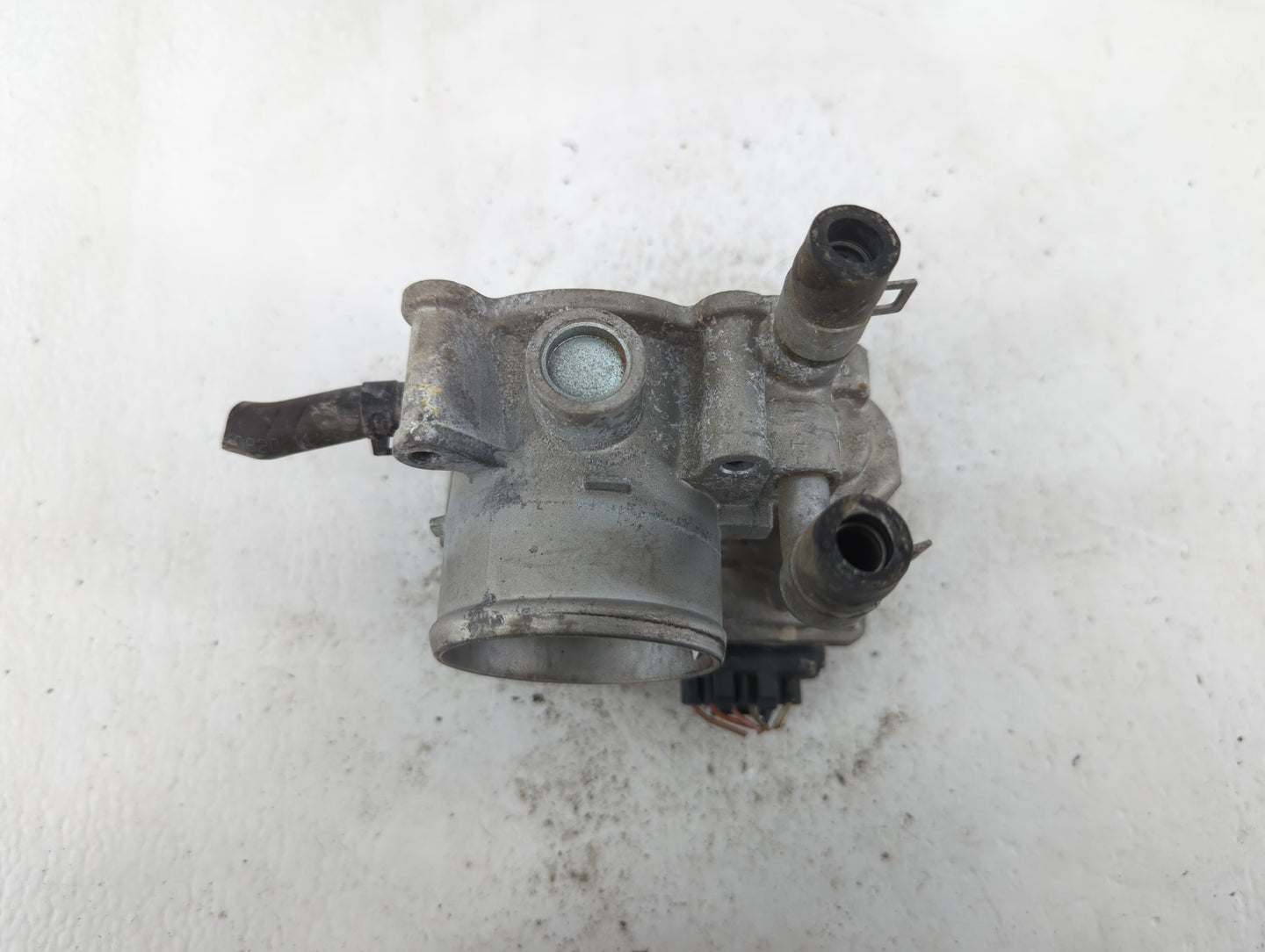 2012-2019 Kia Rio Throttle Body P/N:35100-2B300 Fits Fits 2012 2013 2014 2015 2016 2017 2018 2019 OEM Used Auto Parts - Oemu