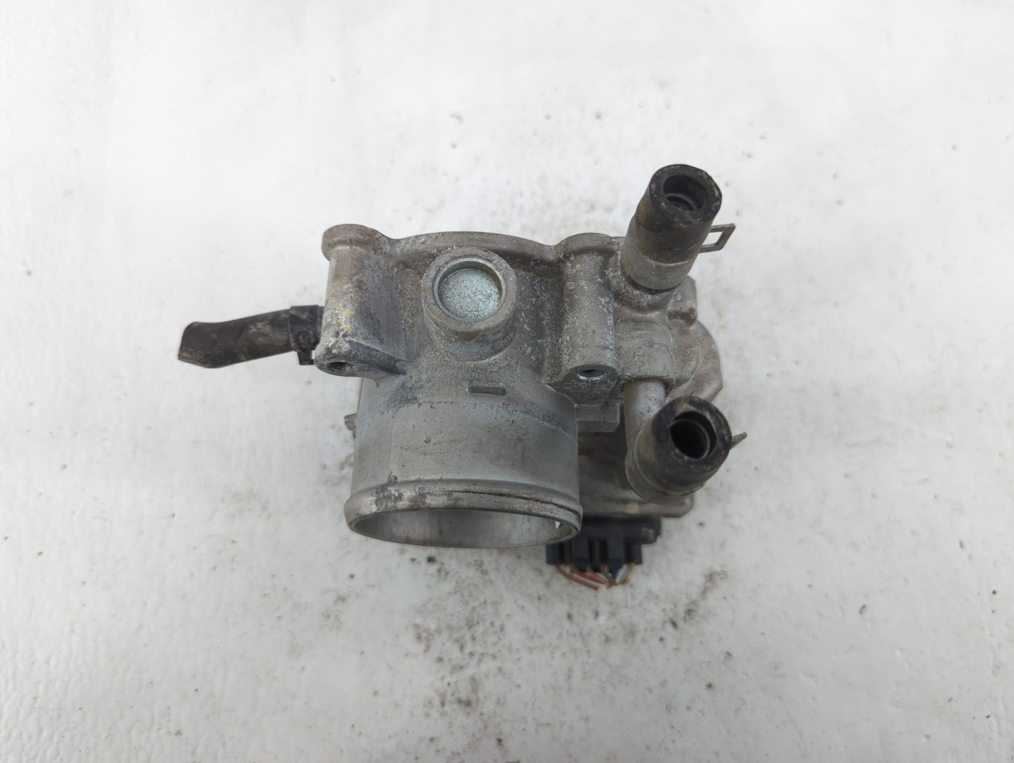 2012-2019 Kia Rio Throttle Body P/N:35100-2B300 Fits Fits 2012 2013 2014 2015 2016 2017 2018 2019 OEM Used Auto Parts - Oemu