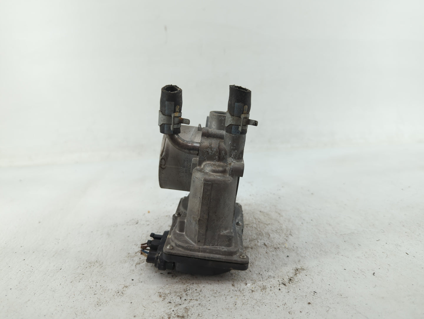 2012-2019 Kia Rio Throttle Body P/N:35100-2B300 Fits Fits 2012 2013 2014 2015 2016 2017 2018 2019 OEM Used Auto Parts - Oemu