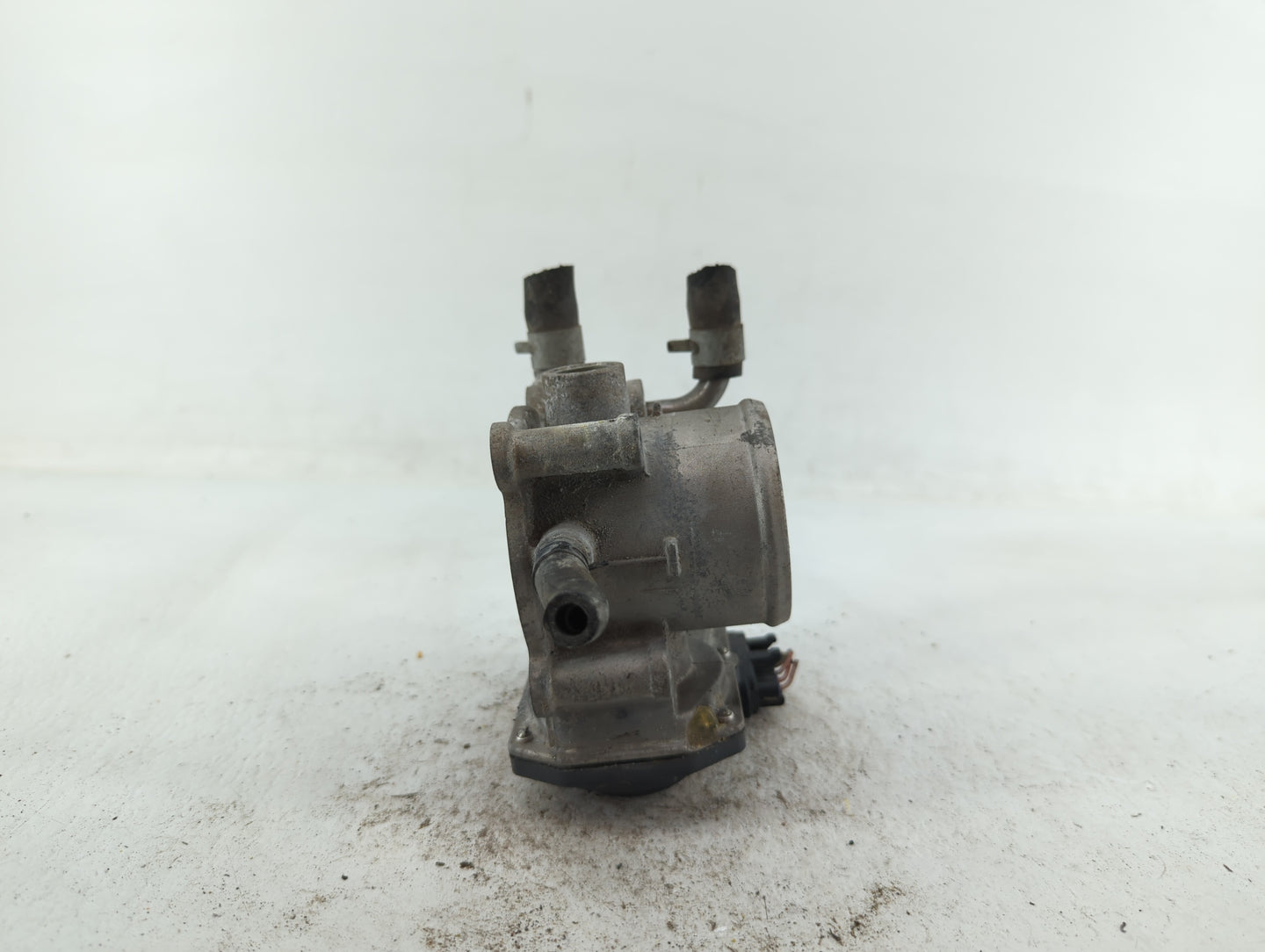 2012-2019 Kia Rio Throttle Body P/N:35100-2B300 Fits Fits 2012 2013 2014 2015 2016 2017 2018 2019 OEM Used Auto Parts - Oemu