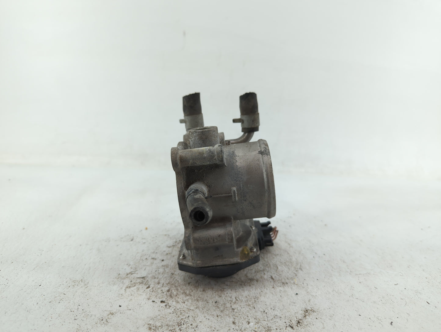 2012-2019 Kia Rio Throttle Body P/N:35100-2B300 Fits Fits 2012 2013 2014 2015 2016 2017 2018 2019 OEM Used Auto Parts - Oemu