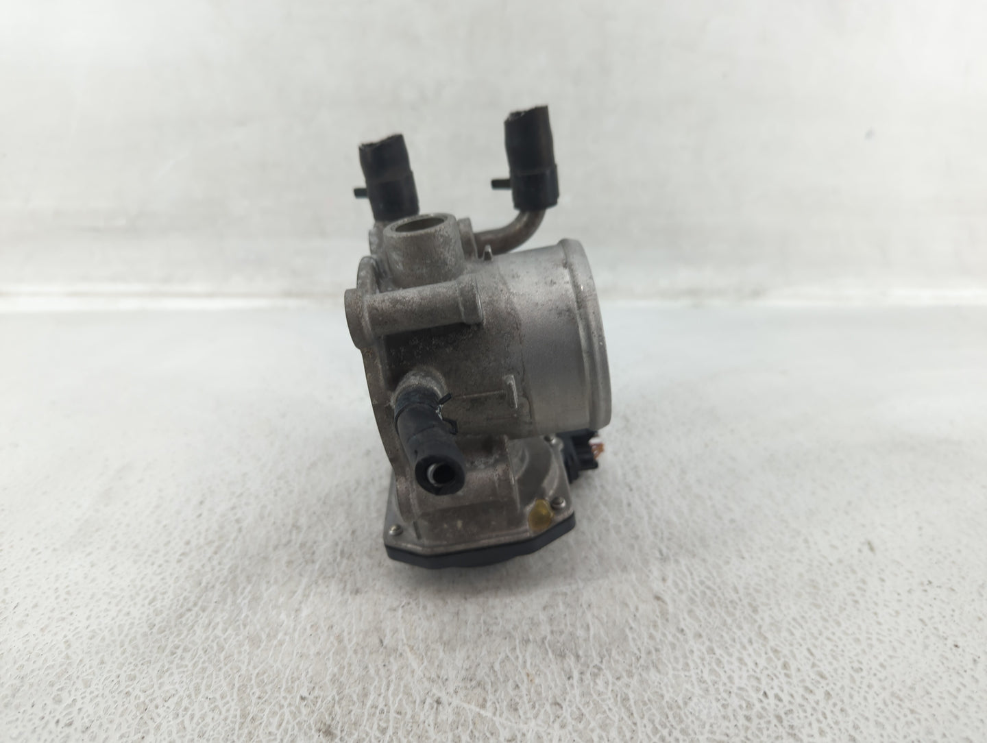 2012-2019 Kia Rio Throttle Body P/N:35100-2B300 Fits Fits 2012 2013 2014 2015 2016 2017 2018 2019 OEM Used Auto Parts - Oemu
