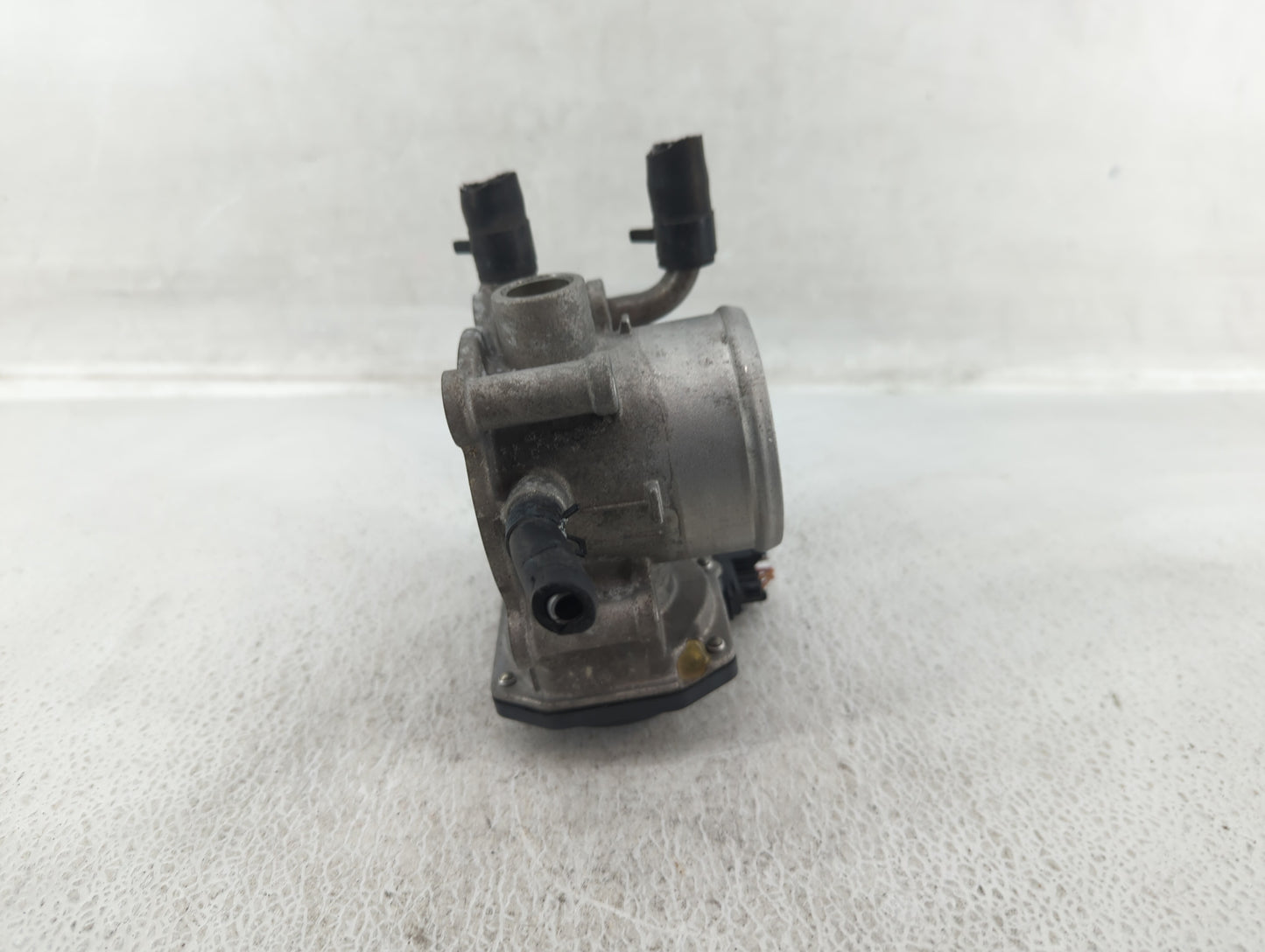 2012-2019 Kia Rio Throttle Body P/N:35100-2B300 Fits Fits 2012 2013 2014 2015 2016 2017 2018 2019 OEM Used Auto Parts - Oemu