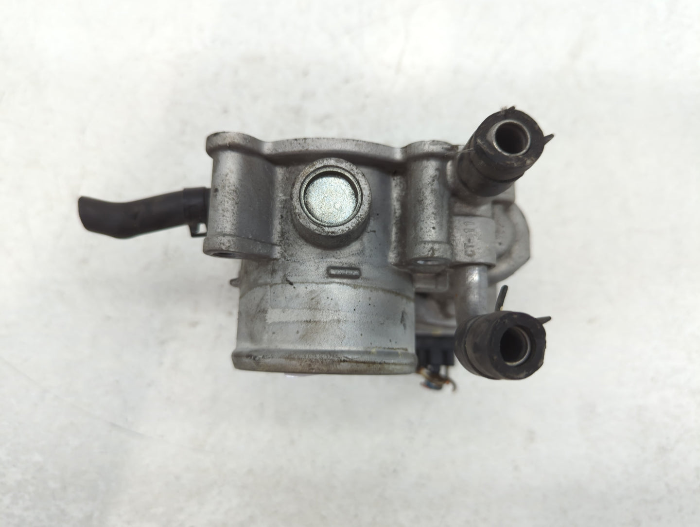 2012-2019 Kia Rio Throttle Body P/N:35100-2B300 Fits Fits 2012 2013 2014 2015 2016 2017 2018 2019 OEM Used Auto Parts - Oemu