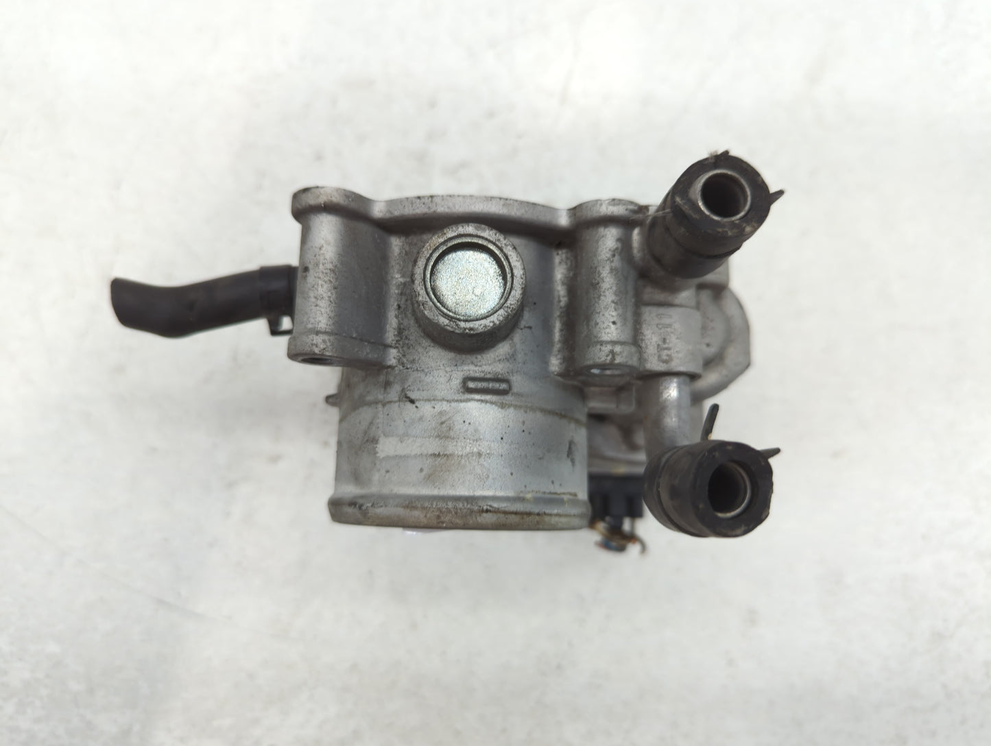 2012-2019 Kia Rio Throttle Body P/N:35100-2B300 Fits Fits 2012 2013 2014 2015 2016 2017 2018 2019 OEM Used Auto Parts - Oemu