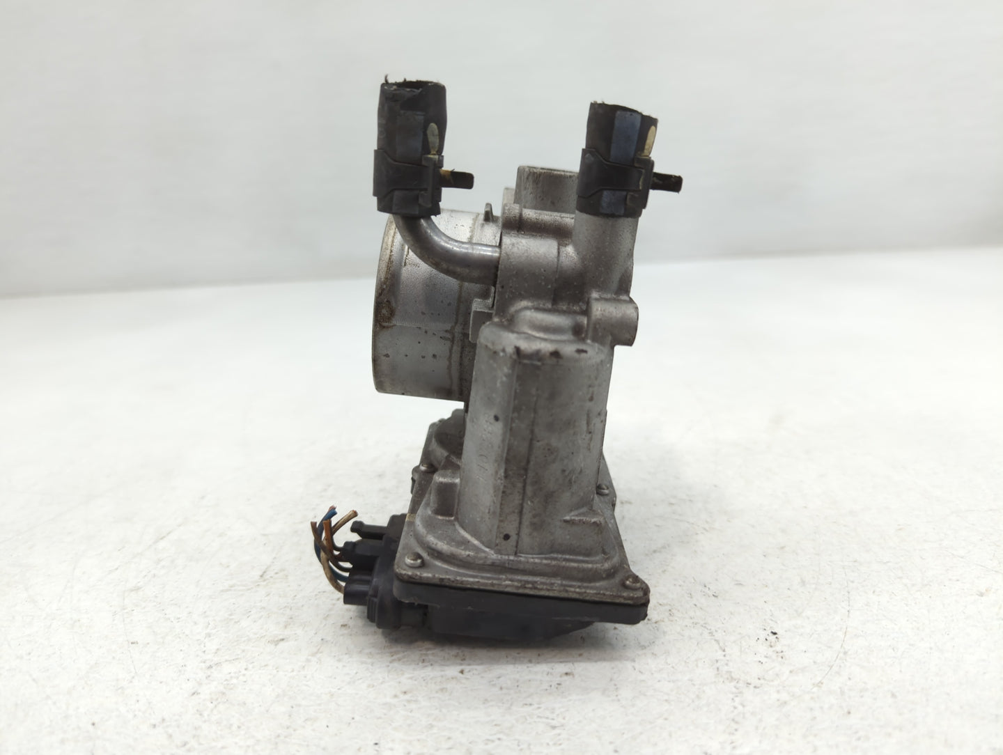 2012-2019 Kia Rio Throttle Body P/N:35100-2B300 Fits Fits 2012 2013 2014 2015 2016 2017 2018 2019 OEM Used Auto Parts - Oemu