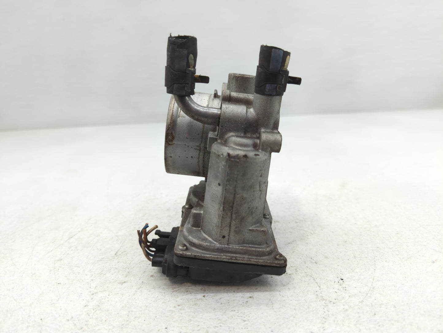 2012-2019 Kia Rio Throttle Body P/N:35100-2B300 Fits Fits 2012 2013 2014 2015 2016 2017 2018 2019 OEM Used Auto Parts - Oemu