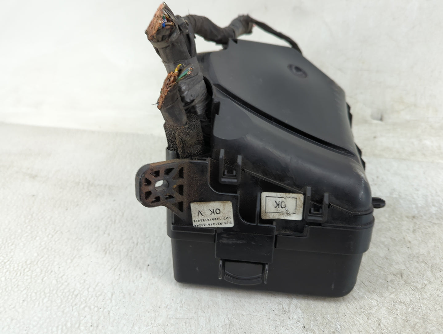 2014-2015 Kia Rondo Fusebox Fuse Box Panel Relay Module P/N:91210 A4240 Fits Fits 2014 2015 OEM Used Auto Parts - Oemusedaut