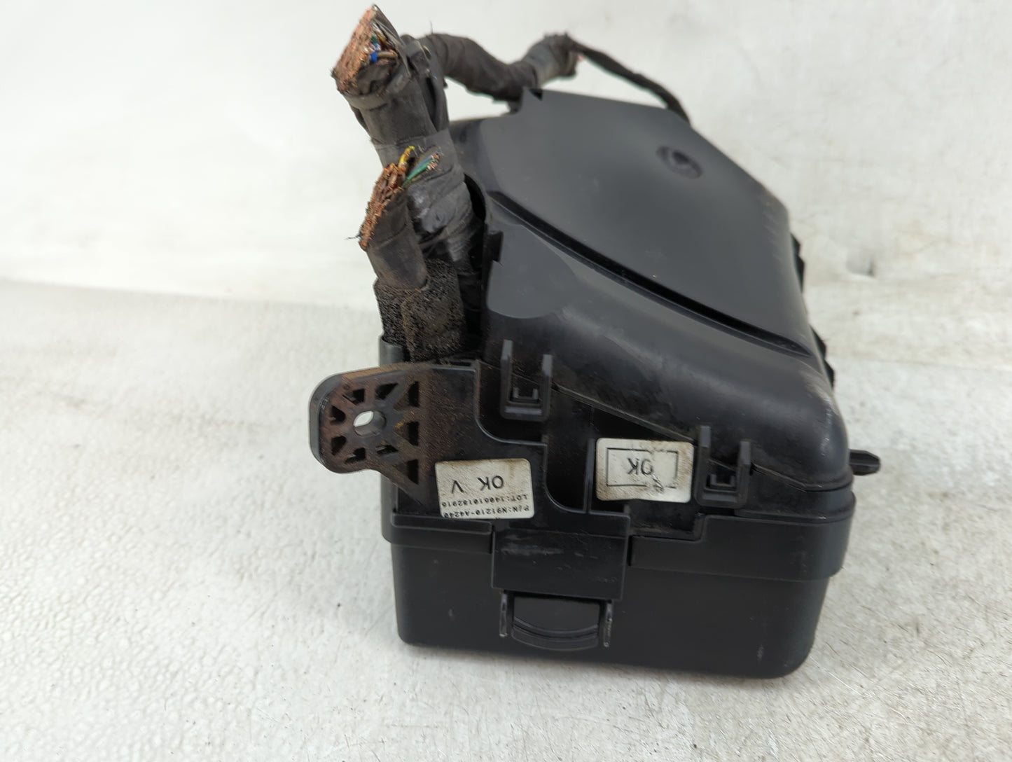 2014-2015 Kia Rondo Fusebox Fuse Box Panel Relay Module P/N:91210 A4240 Fits Fits 2014 2015 OEM Used Auto Parts - Oemusedaut