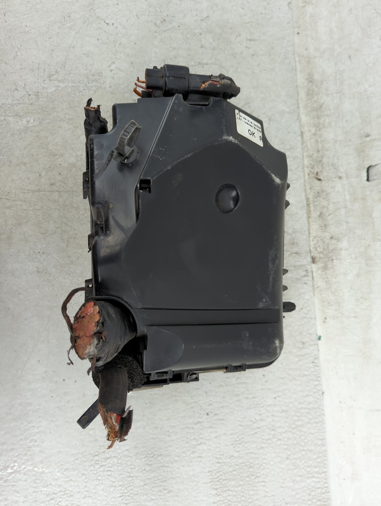 2014-2015 Kia Rondo Fusebox Fuse Box Panel Relay Module P/N:91210 A4320 Fits Fits 2014 2015 OEM Used Auto Parts - Oemusedaut