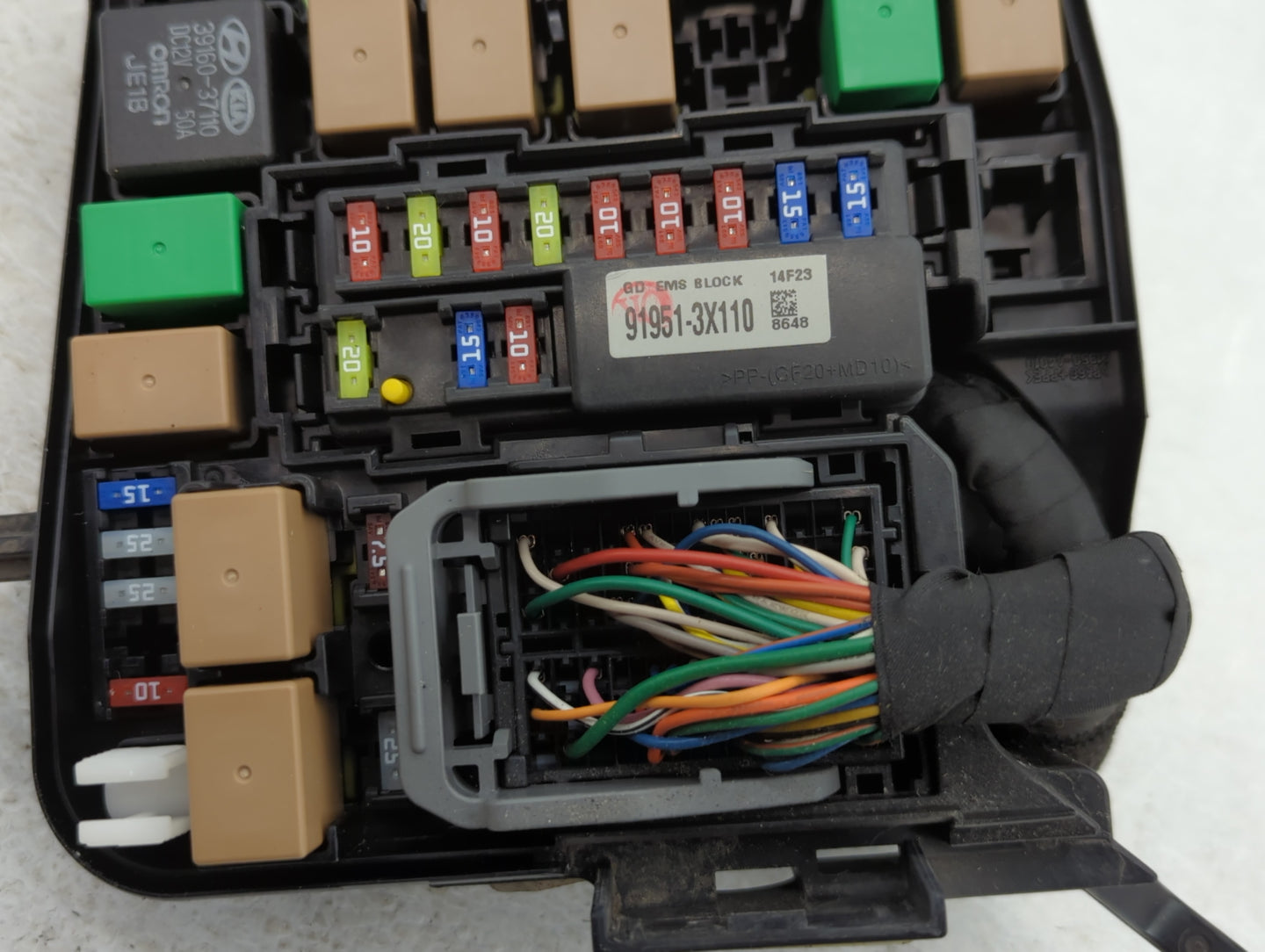 2014-2015 Kia Rondo Fusebox Fuse Box Panel Relay Module P/N:91210 A4240 Fits Fits 2014 2015 OEM Used Auto Parts - Oemusedaut