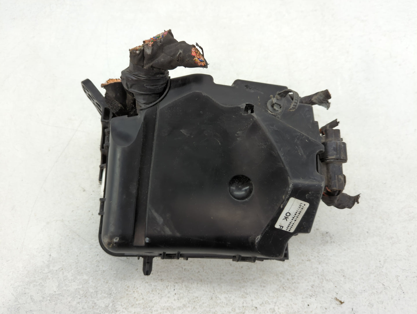 2014-2015 Kia Rondo Fusebox Fuse Box Panel Relay Module P/N:91210 A4240 Fits Fits 2014 2015 OEM Used Auto Parts - Oemusedaut