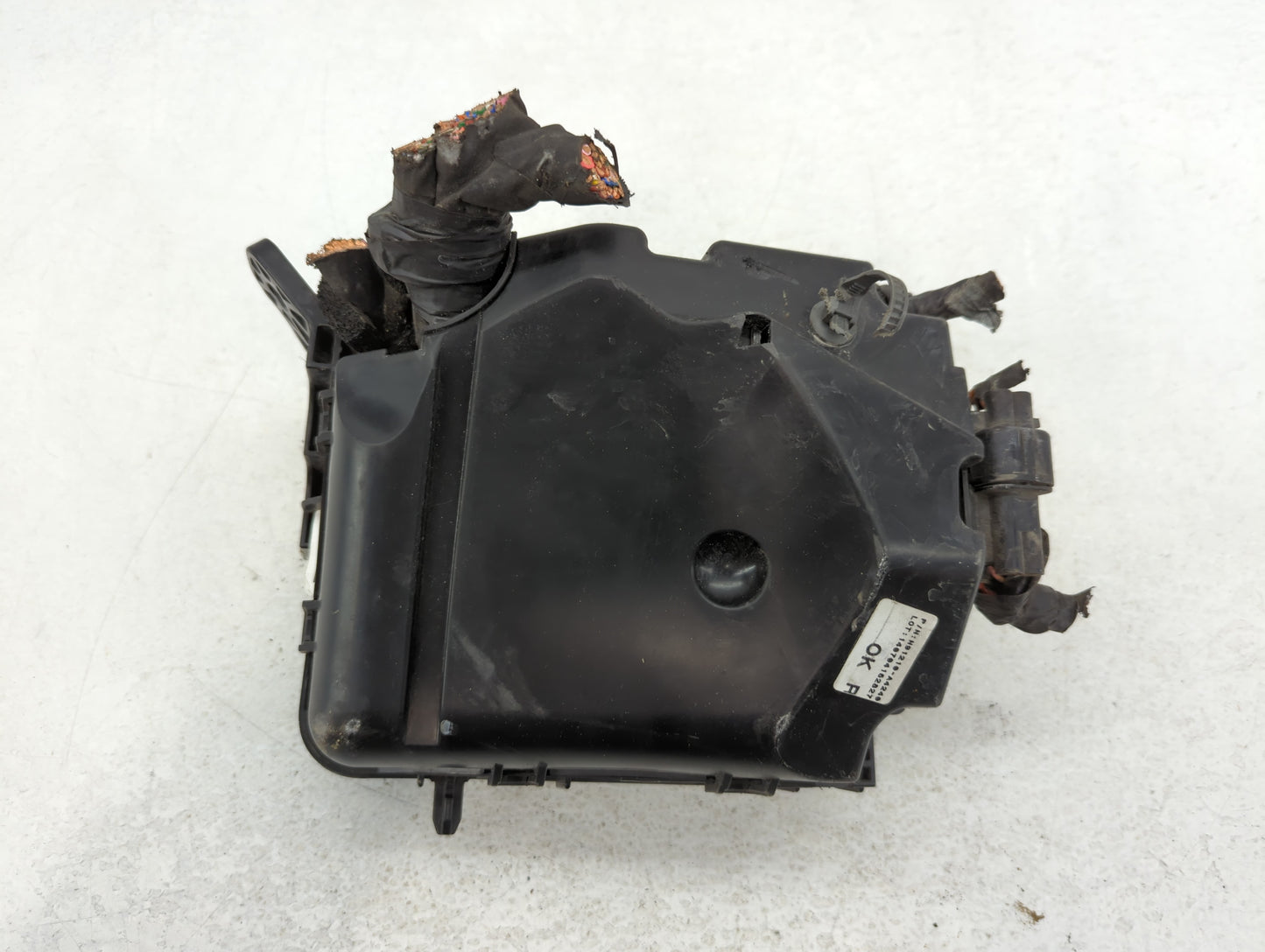 2014-2015 Kia Rondo Fusebox Fuse Box Panel Relay Module P/N:91210 A4240 Fits Fits 2014 2015 OEM Used Auto Parts - Oemusedaut