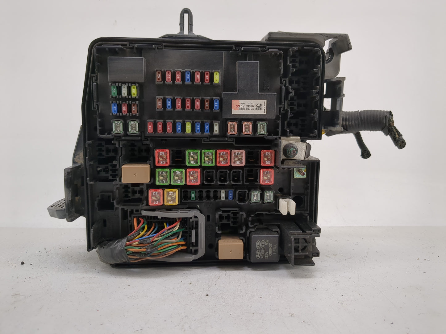 2015-2018 Kia Sedona Fusebox Fuse Box Panel Relay Module P/N:91950-A9120 Fits Fits 2015 2016 2017 2018 OEM Used Auto Parts -