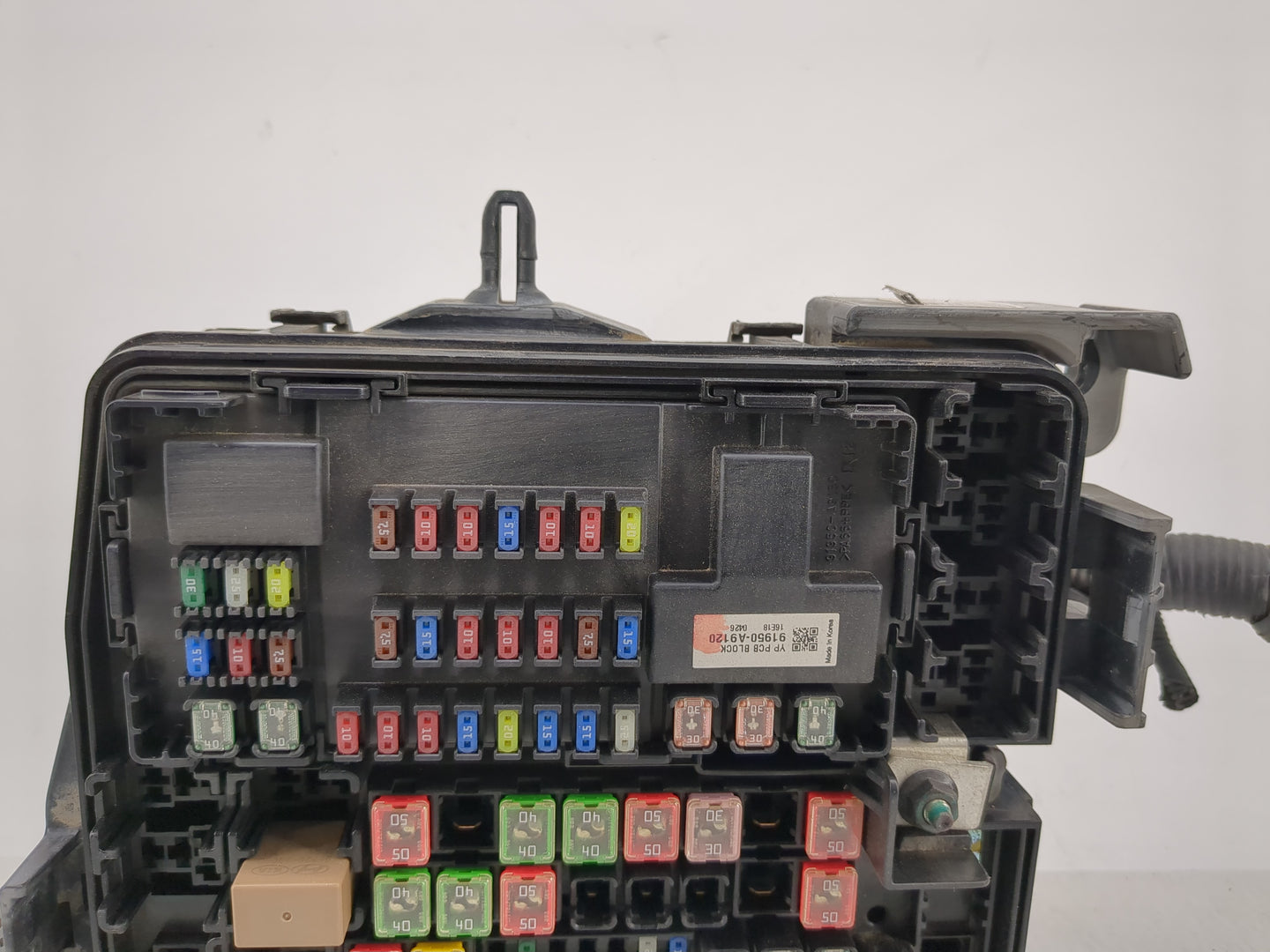 2015-2018 Kia Sedona Fusebox Fuse Box Panel Relay Module P/N:91950-A9120 Fits Fits 2015 2016 2017 2018 OEM Used Auto Parts -