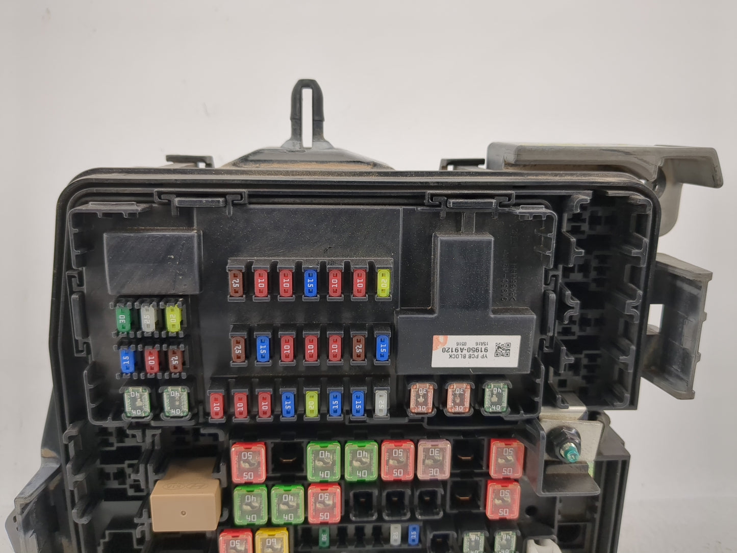 2015-2018 Kia Sedona Fusebox Fuse Box Panel Relay Module P/N:91950-A9120 Fits Fits 2015 2016 2017 2018 OEM Used Auto Parts -