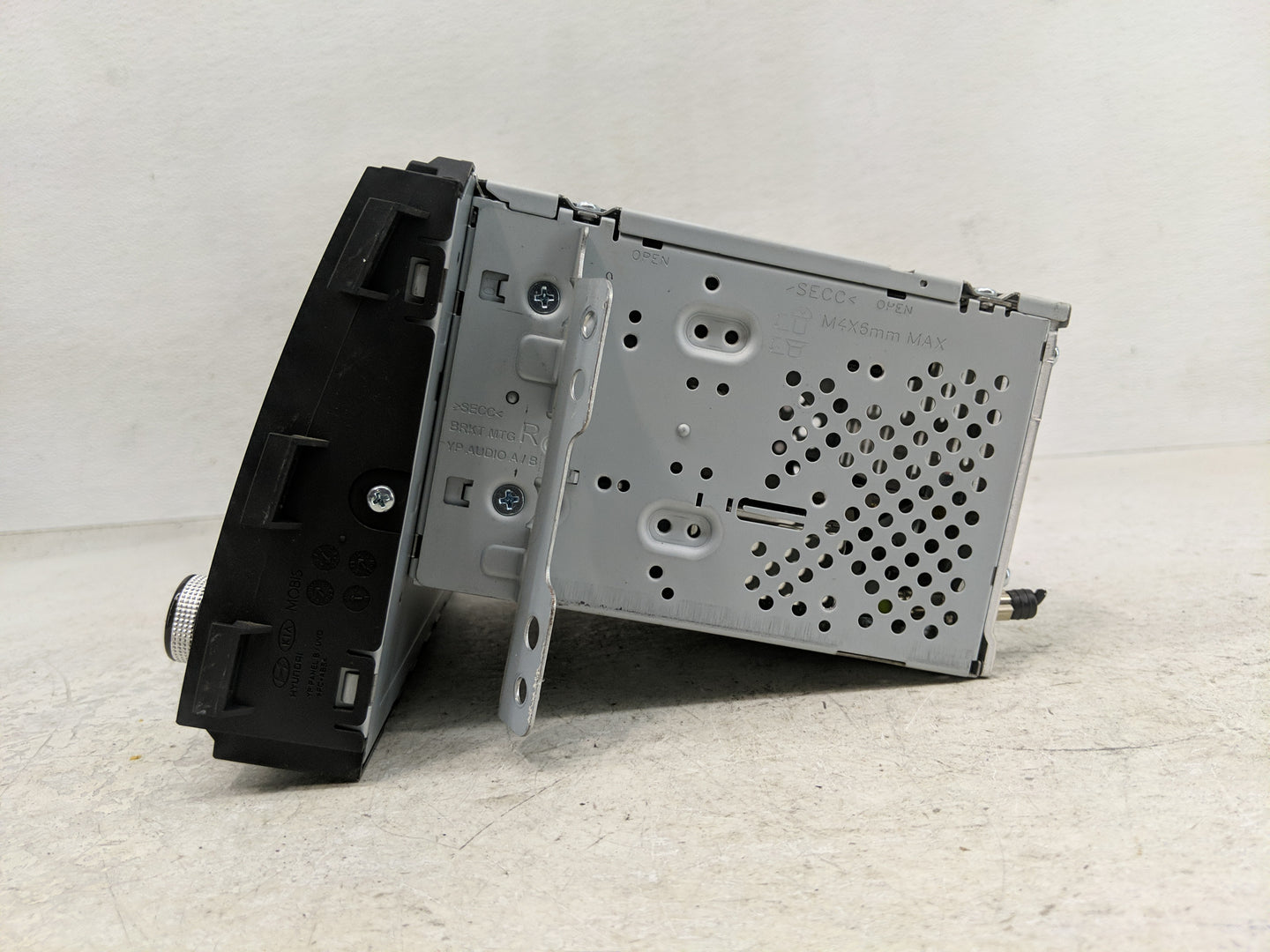2015-2016 Kia Sedona Radio AM FM Cd Player Receiver Replacement P/N:96160-A9000WAC 96160-A9000WK Fits Fits 2015 2016 OEM Use