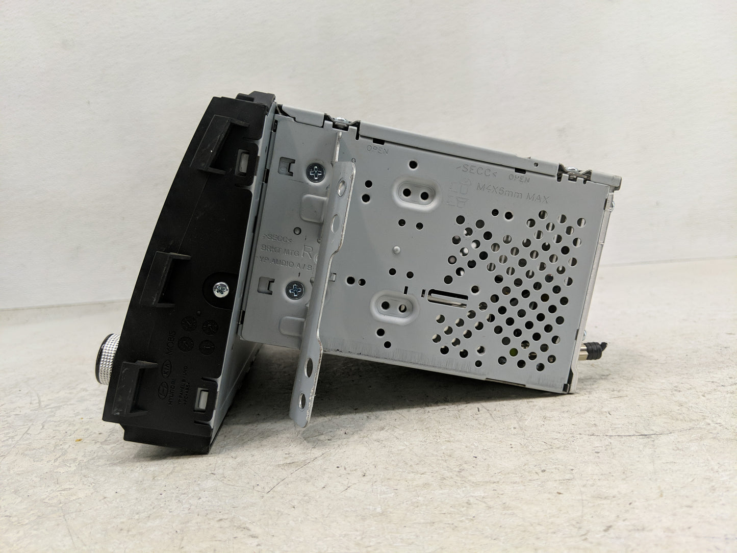 2015-2016 Kia Sedona Radio AM FM Cd Player Receiver Replacement P/N:96160-A9000WAC 96160-A9000WK Fits Fits 2015 2016 OEM Use