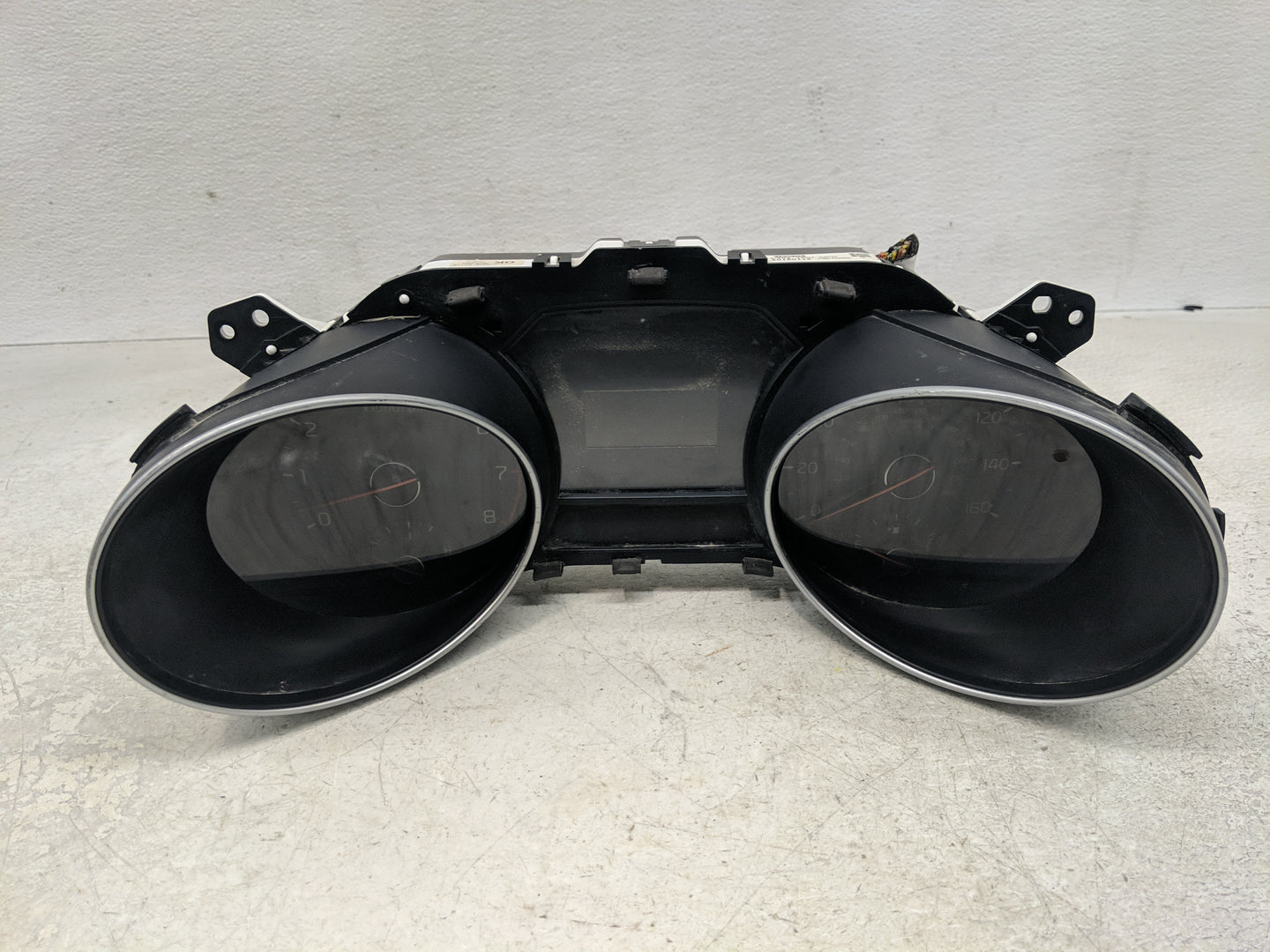 2015-2016 Kia Sedona Instrument Cluster Speedometer Gauges P/N:94003-A9020 Fits Fits 2015 2016 OEM Used Auto Parts - Oemused