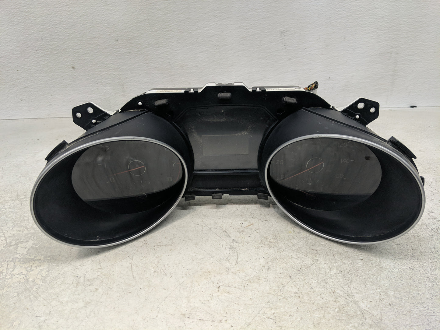 2015-2016 Kia Sedona Instrument Cluster Speedometer Gauges P/N:94003-A9020 Fits Fits 2015 2016 OEM Used Auto Parts - Oemused