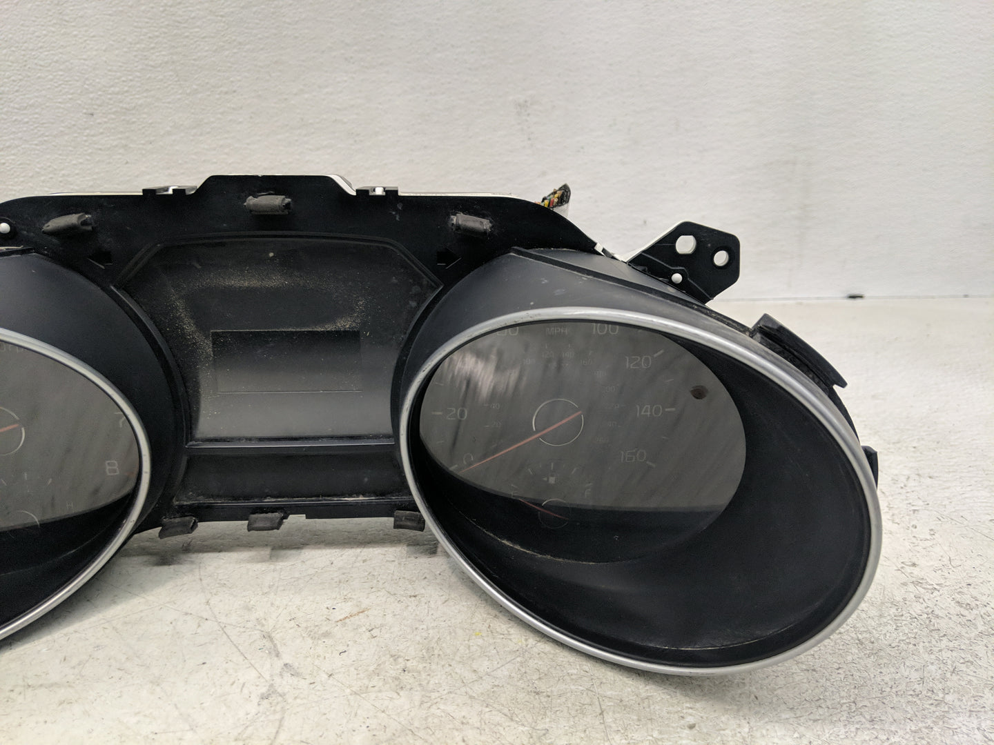 2015-2016 Kia Sedona Instrument Cluster Speedometer Gauges P/N:94003-A9020 Fits Fits 2015 2016 OEM Used Auto Parts - Oemused