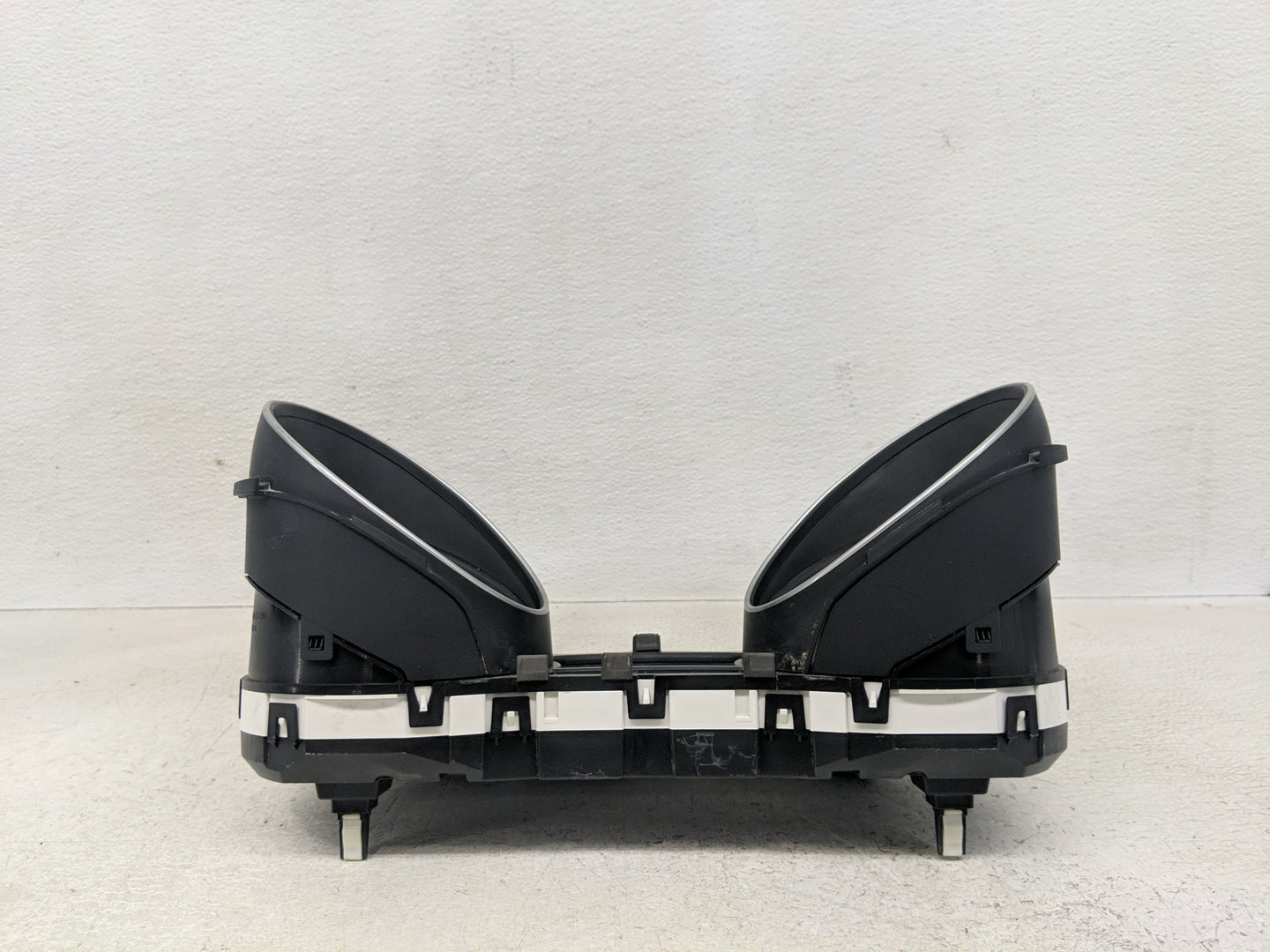 2015-2016 Kia Sedona Instrument Cluster Speedometer Gauges P/N:94003-A9020 Fits Fits 2015 2016 OEM Used Auto Parts - Oemused