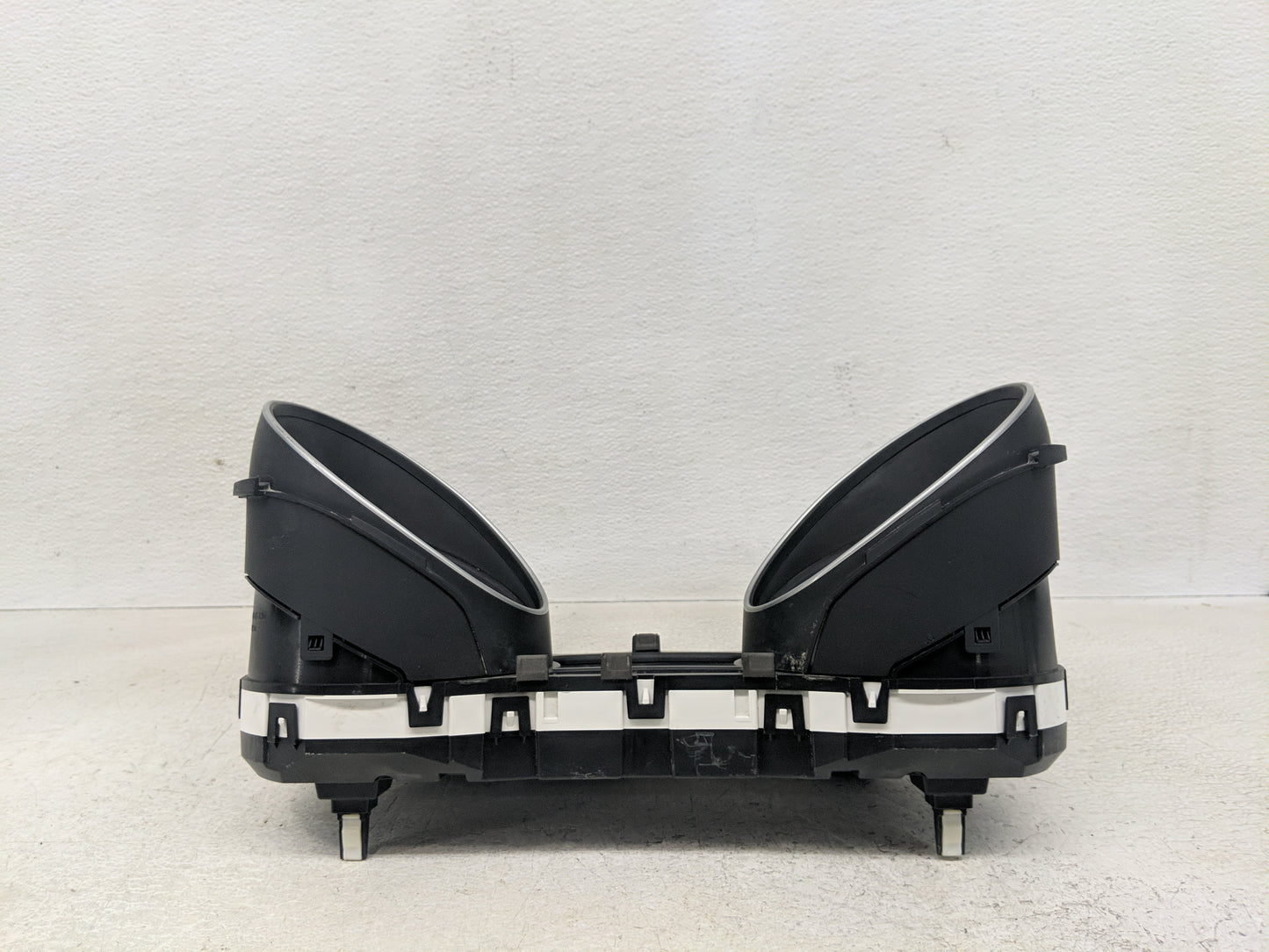 2015-2016 Kia Sedona Instrument Cluster Speedometer Gauges P/N:94003-A9020 Fits Fits 2015 2016 OEM Used Auto Parts - Oemused