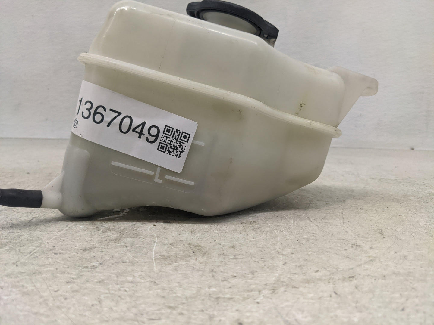2015-2020 Kia Sedona Radiator Coolant Overflow Expansion Tank Bottle 1367049 - Oemusedautoparts1.com