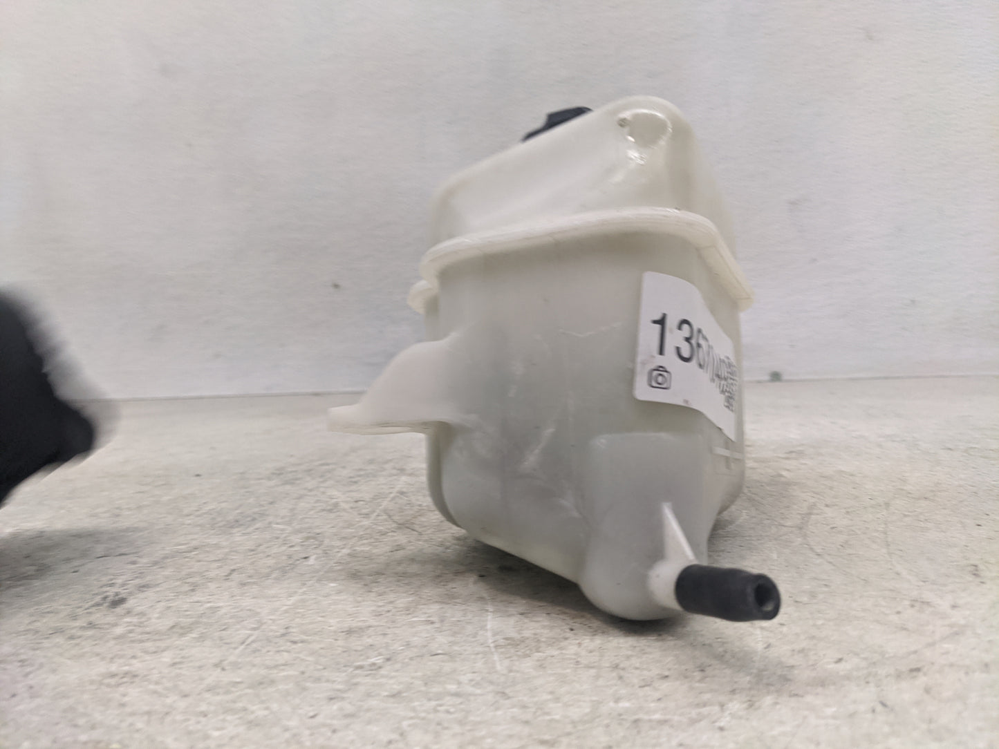 2015-2020 Kia Sedona Radiator Coolant Overflow Expansion Tank Bottle 1367049 - Oemusedautoparts1.com