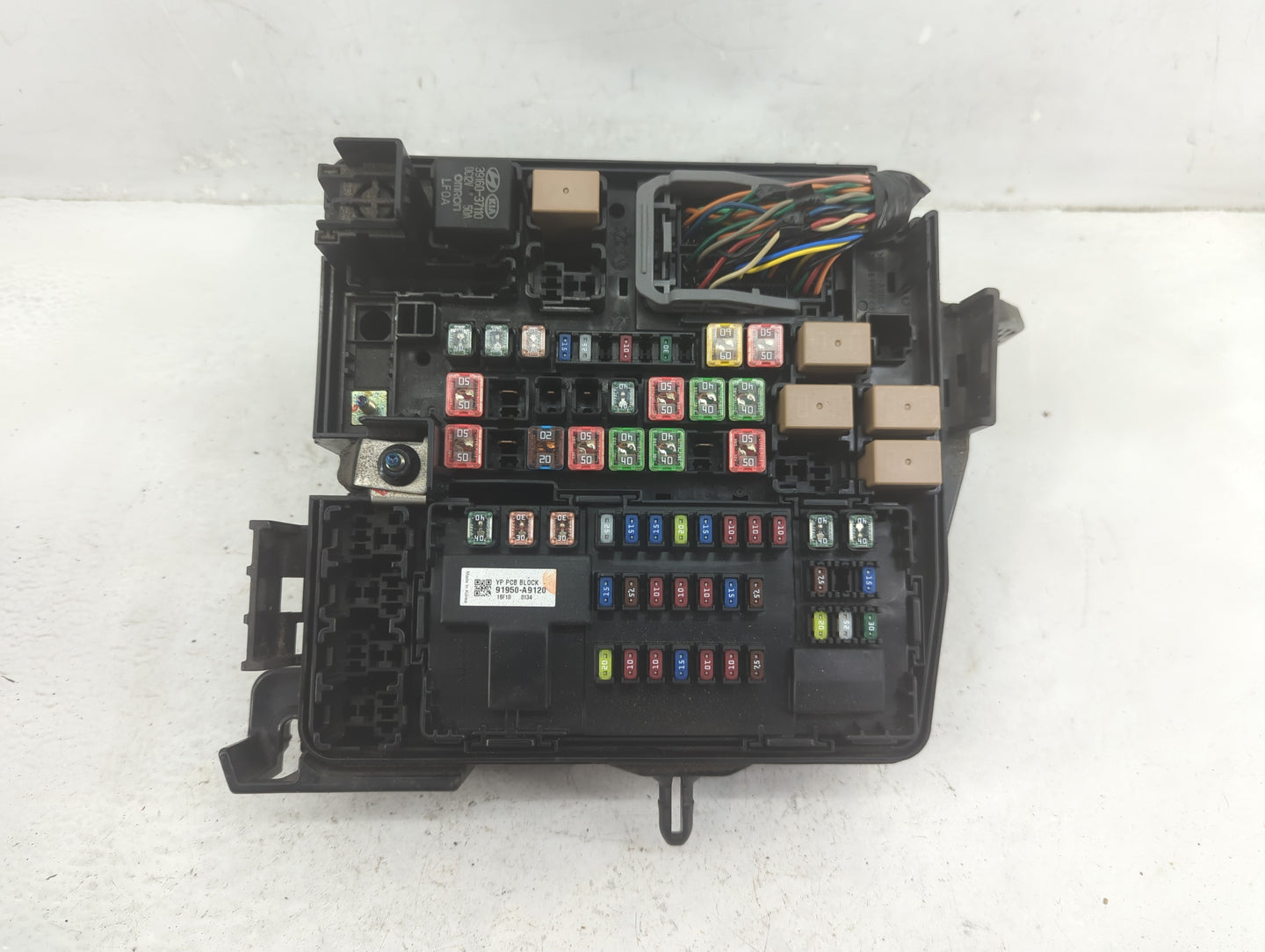 2015-2018 Kia Sedona Fusebox Fuse Box Panel Relay Module P/N:91950-A9321 91950-A9320 Fits Fits 2015 2016 2017 2018 OEM Used 