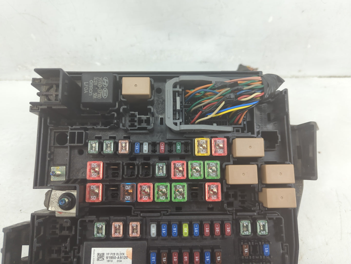 2015-2018 Kia Sedona Fusebox Fuse Box Panel Relay Module P/N:91950-A9321 91950-A9320 Fits Fits 2015 2016 2017 2018 OEM Used 
