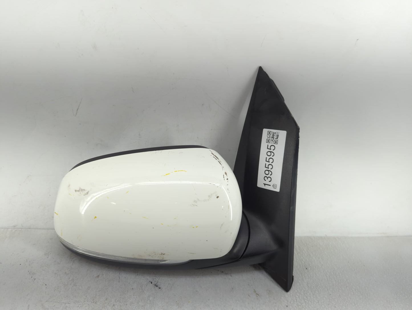 2015-2018 Kia Sedona Passenger Side View Mirror - Right Door Mirror OEM Used - Oemusedautoparts1.com