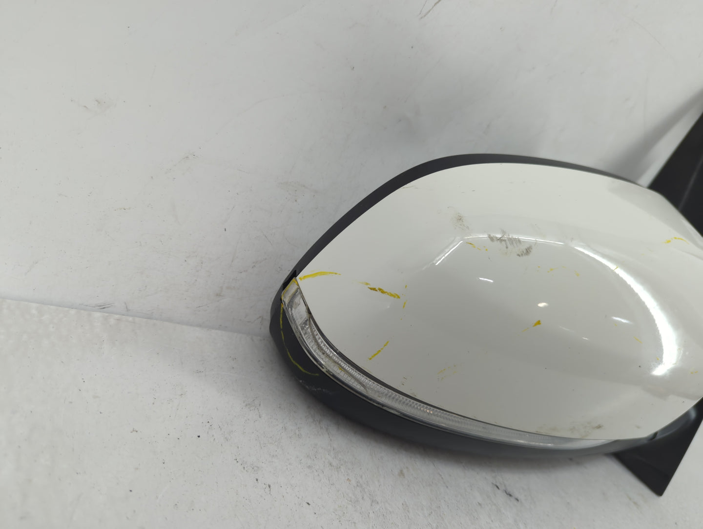 2015-2018 Kia Sedona Passenger Side View Mirror - Right Door Mirror OEM Used - Oemusedautoparts1.com