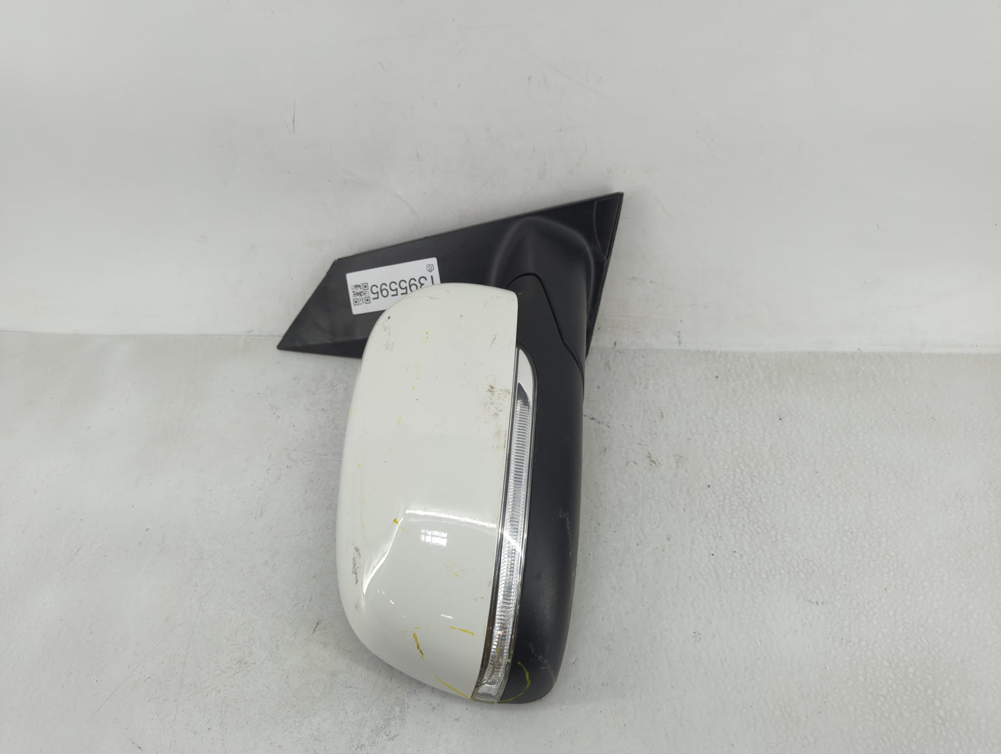 2015-2018 Kia Sedona Passenger Side View Mirror - Right Door Mirror OEM Used - Oemusedautoparts1.com