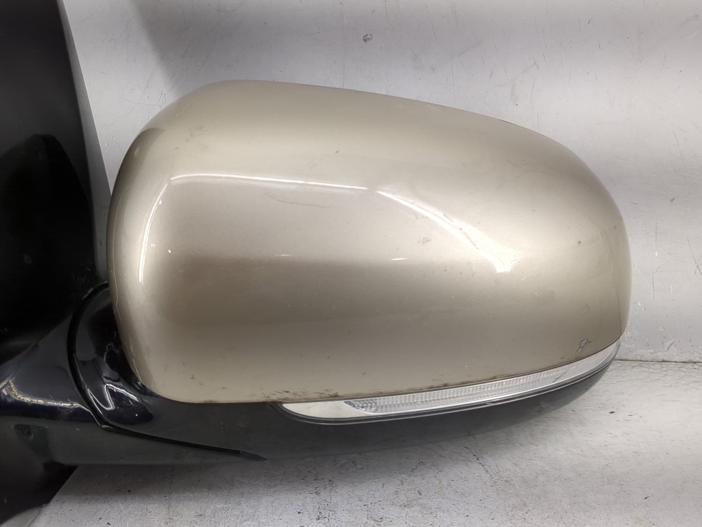 2015-2018 Kia Sedona Passenger Side View Mirror - Right Door Mirror OEM Used - Oemusedautoparts1.com
