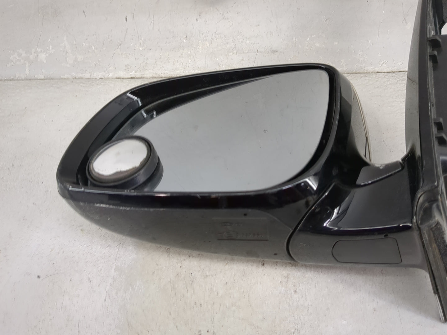 2015-2018 Kia Sedona Passenger Side View Mirror - Right Door Mirror OEM Used - Oemusedautoparts1.com