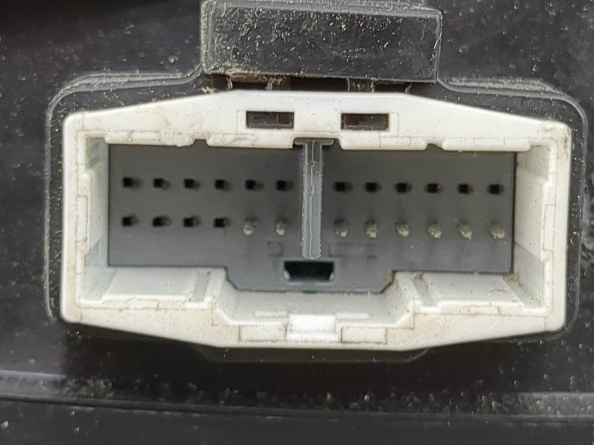 2015-2020 Kia Sedona Passenger Side View Mirror - Right Door Mirror OEM Used - Oemusedautoparts1.com