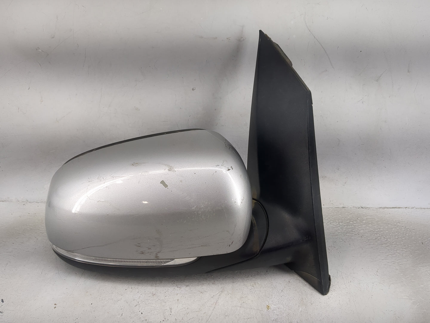 2015-2018 Kia Sedona Passenger Side View Mirror - Right Door Mirror OEM Used - Oemusedautoparts1.com