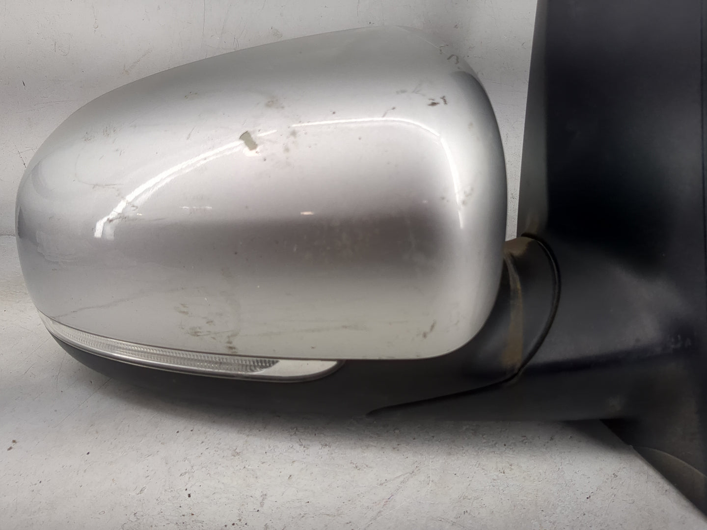 2015-2018 Kia Sedona Passenger Side View Mirror - Right Door Mirror OEM Used - Oemusedautoparts1.com