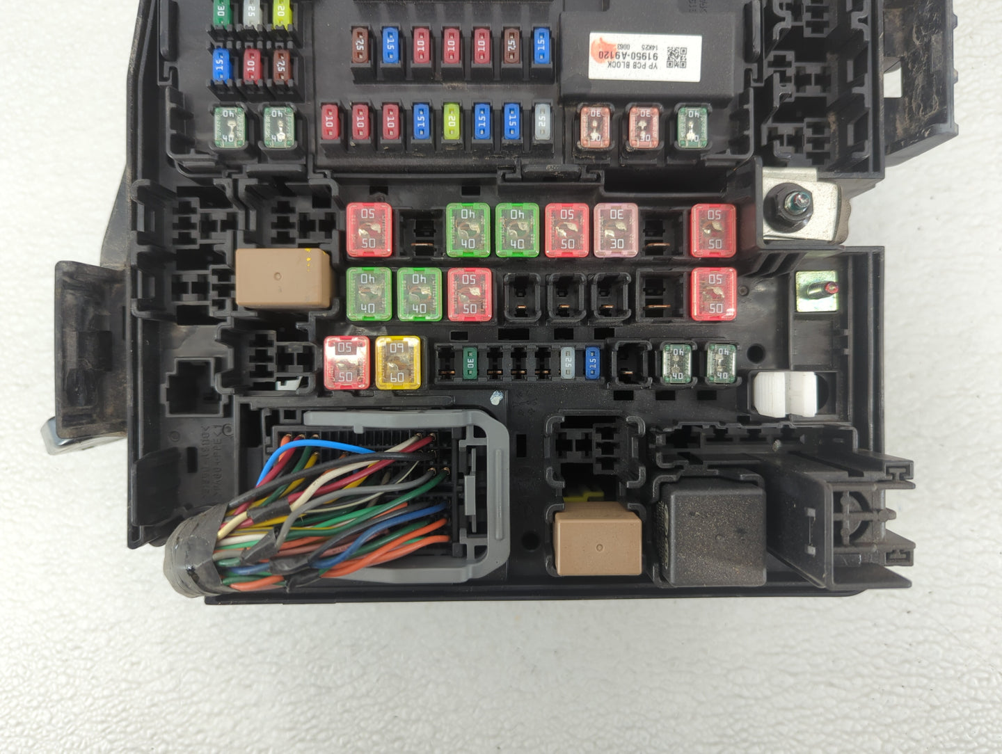 2015-2018 Kia Sedona Fusebox Fuse Box Panel Relay Module P/N:91223 A9210 Fits Fits 2015 2016 2017 2018 OEM Used Auto Parts -