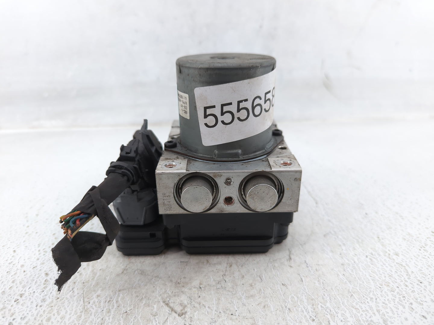 2015-2018 Kia Sedona ABS Pump Control Module Replacement P/N:58920-A9350 Fits Fits 2015 2016 2017 2018 OEM Used Auto Parts -