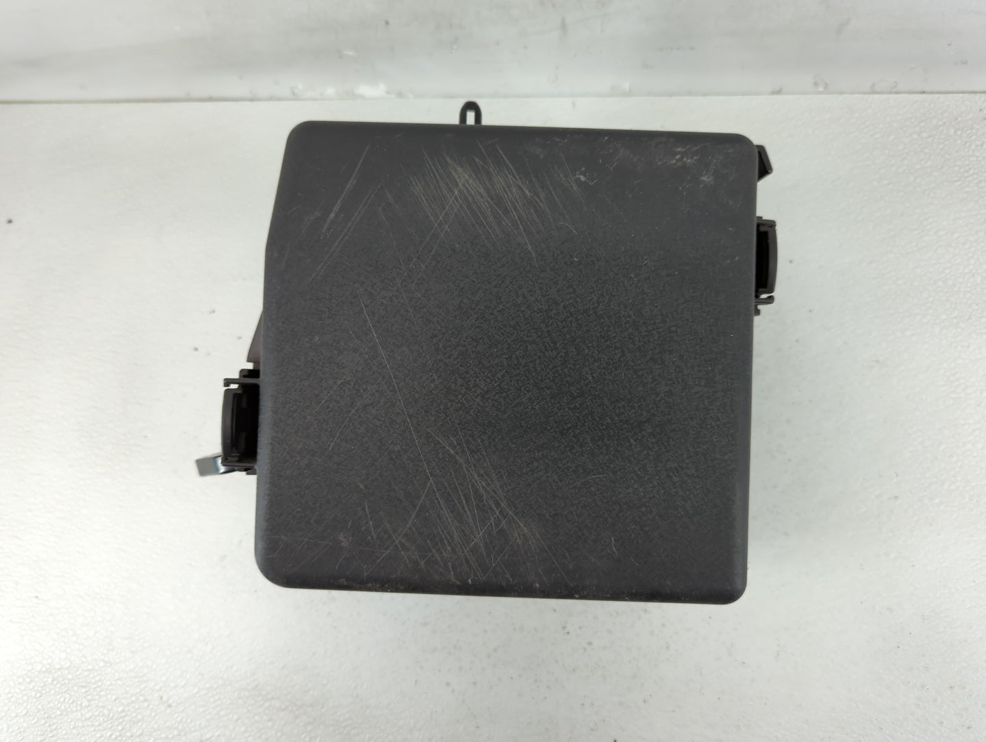 2015-2018 Kia Sedona Fusebox Fuse Box Panel Relay Module P/N:91223-A9210 Fits Fits 2015 2016 2017 2018 OEM Used Auto Parts -