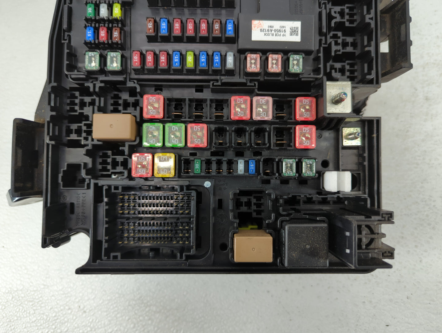 2015-2018 Kia Sedona Fusebox Fuse Box Panel Relay Module P/N:91223-A9210 Fits Fits 2015 2016 2017 2018 OEM Used Auto Parts -