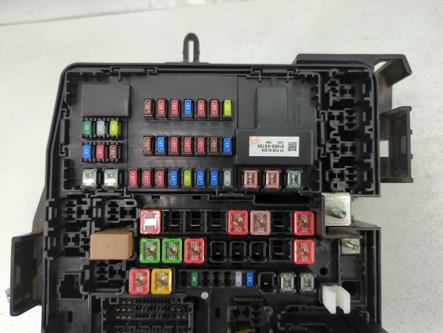 2015-2018 Kia Sedona Fusebox Fuse Box Panel Relay Module P/N:91223-A9210 Fits Fits 2015 2016 2017 2018 OEM Used Auto Parts -